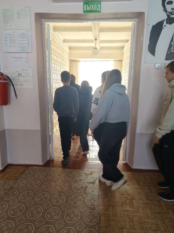 В Нагольно-Тарасовском УВК им. В.Ф. Субботина состоялись учения по действиям работников учреждения, учащихся и сотрудников охраны при совершении (угрозе совершения) преступления террористической направленности по теме:... В Нагольно-Тарасовском УВК им. В.Ф. Субботина состоялись учения по действиям работников учреждения, учащихся и сотрудников охраны при совершении (угрозе совершения) преступления террористической направленности по теме:...