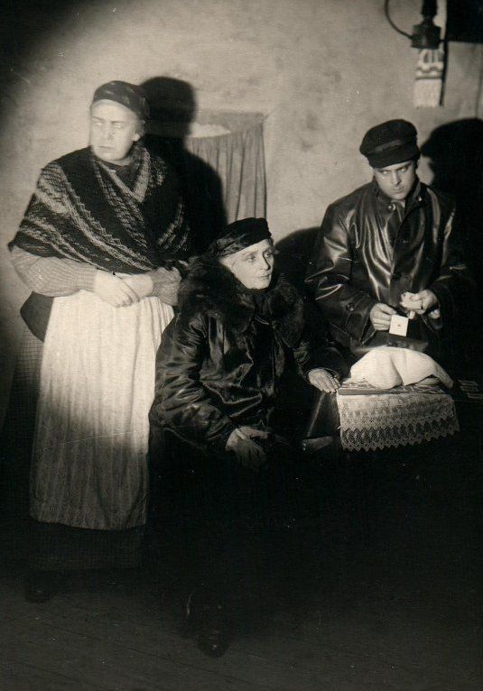 18 октября 1942 года в Ленинграде открылся «Городской театр», который в народе прозвали «Блокадным» 18 октября 1942 года в Ленинграде открылся «Городской театр», который в народе прозвали «Блокадным»