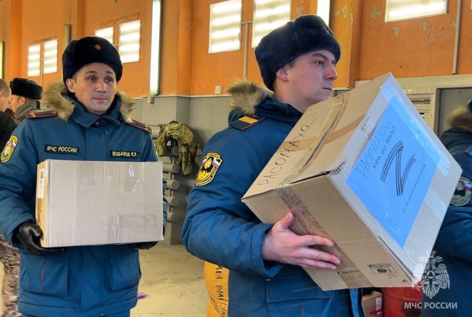 Ямальские спасатели отправили новую партию гумпомощи на фронт Ямальские спасатели отправили новую партию гумпомощи на фронт