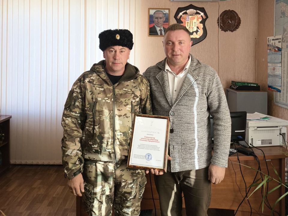 В рамках празднования Дня казачества Станичному казачьему обществу «Станица Лутугинская» была объявлена Благодарность Главы городского округа Муниципальное образование городской округ города Луганск Луганской Народной... В рамках празднования Дня казачества Станичному казачьему обществу «Станица Лутугинская» была объявлена Благодарность Главы городского округа Муниципальное образование городской округ города Луганск Луганской Народной...