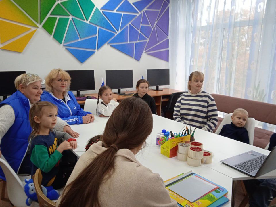 Центральная библиотека для детей распахнула двери в мир детства, где в честь Дня отца прошел мастер-класс по изготовлению открыток Центральная библиотека для детей распахнула двери в мир детства, где в честь Дня отца прошел мастер-класс по изготовлению открыток