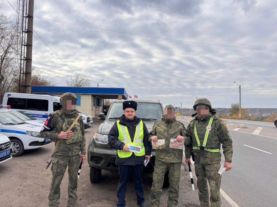 Сотрудники Госавтоинспекции ОМВД России «Перевальский» совместно с ВАИ провели профилактическое мероприятие для военнослужащих