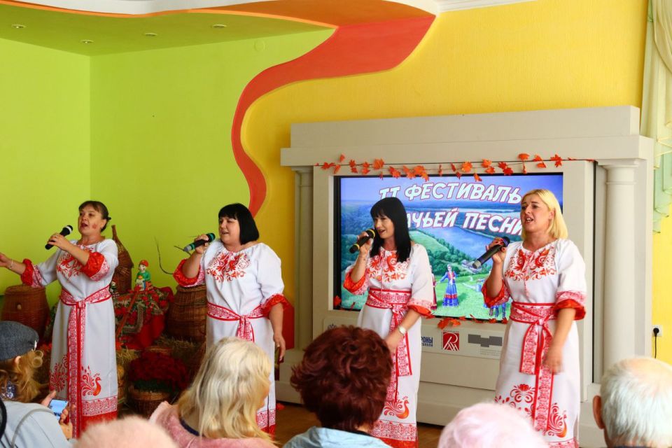 В Перевальске состоялся II фестиваль казачьей песни В Перевальске состоялся II фестиваль казачьей песни