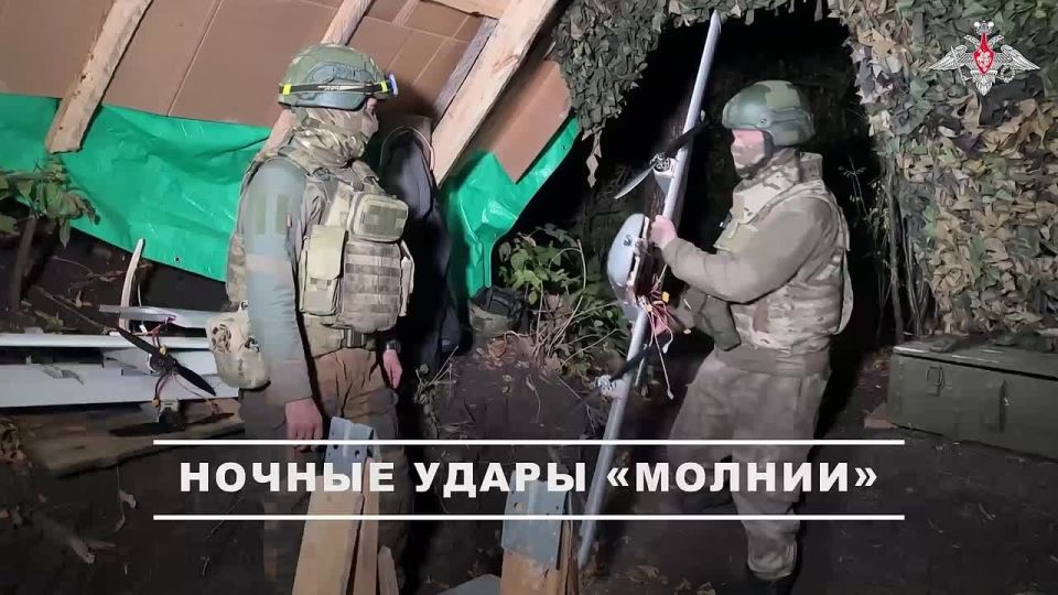 Расчеты БПЛА самолетного типа «Молния» 1-й гвардейской танковой армии группировки войск «Запад» уничтожили бронированную технику и замаскированные пункты временной дислокации с живой силой противника в Харьковской области