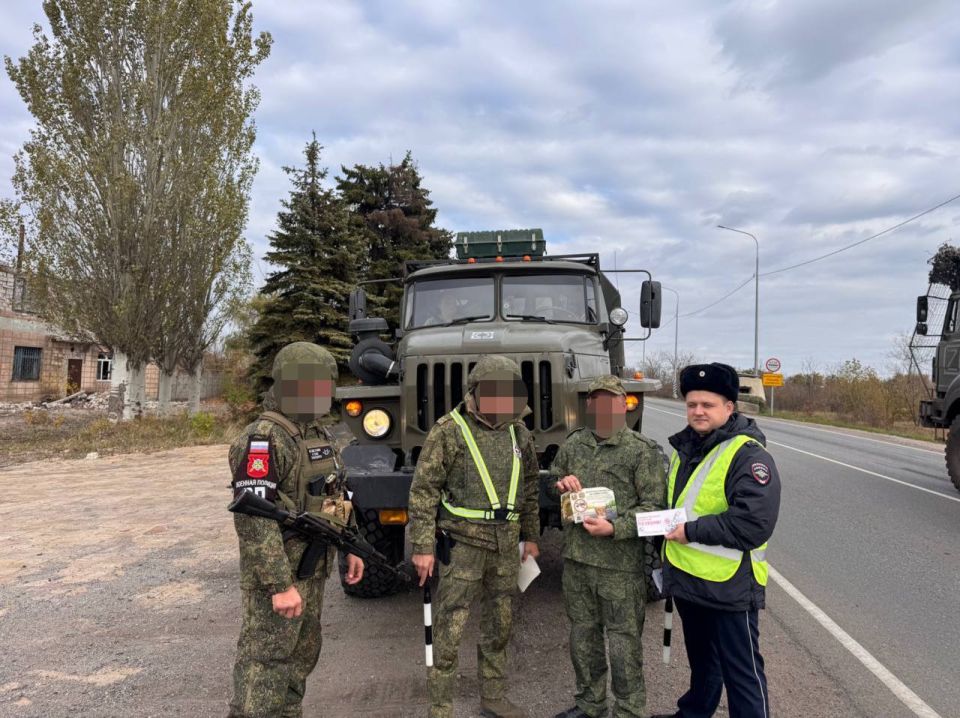 Сотрудники Госавтоинспекции ОМВД России «Перевальский» совместно с ВАИ провели профилактическое мероприятие для военнослужащих Сотрудники Госавтоинспекции ОМВД России «Перевальский» совместно с ВАИ провели профилактическое мероприятие для военнослужащих