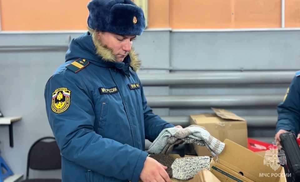 Ямальские спасатели отправили новую партию гумпомощи на фронт Ямальские спасатели отправили новую партию гумпомощи на фронт