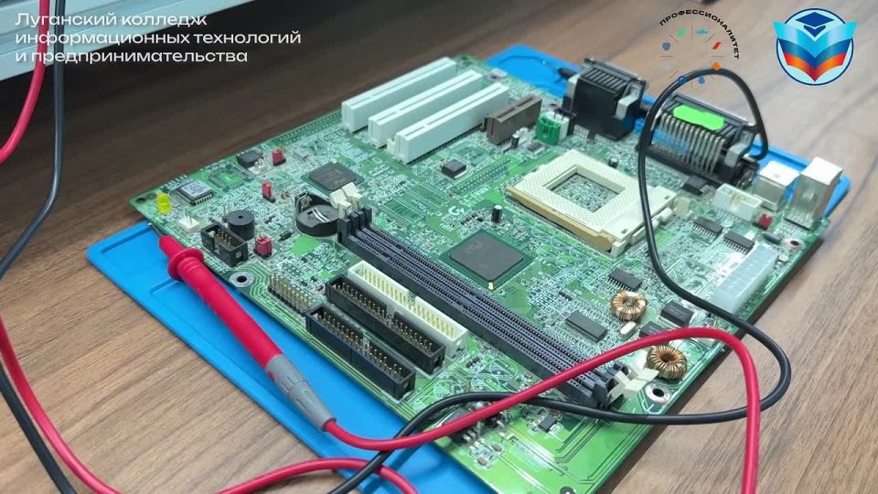Единый день открытых дверей в учреждения среднего профессионального образования прошел в городах ЛНР, сообщило Минобрнауки Республики