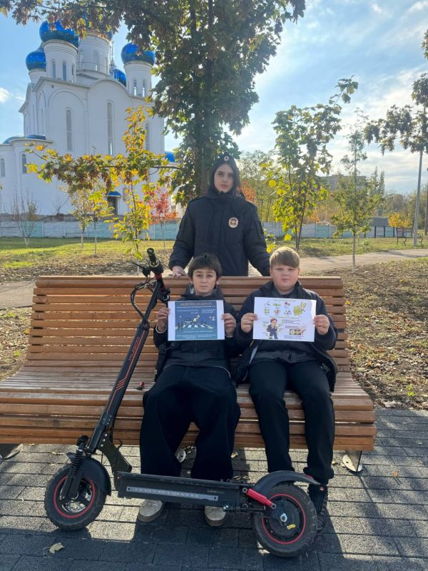 Сотрудники ОГИБДД ОМВД России «Краснодонский»провели акцию «Засветись!» Сотрудники ОГИБДД ОМВД России «Краснодонский»провели акцию «Засветись!»