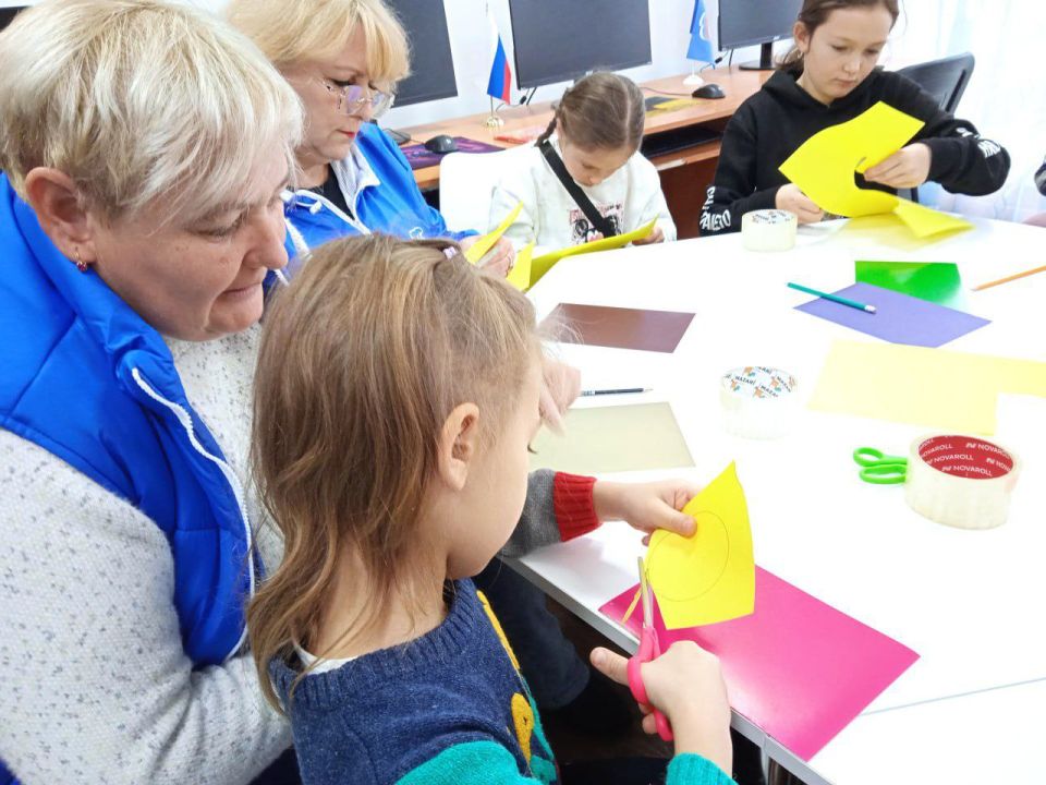 Центральная библиотека для детей распахнула двери в мир детства, где в честь Дня отца прошел мастер-класс по изготовлению открыток Центральная библиотека для детей распахнула двери в мир детства, где в честь Дня отца прошел мастер-класс по изготовлению открыток