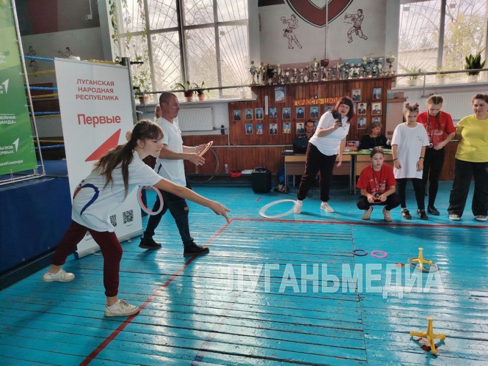 В Стаханове прошел спортивный фестиваль «Семейная команда» В Стаханове прошел спортивный фестиваль «Семейная команда»
