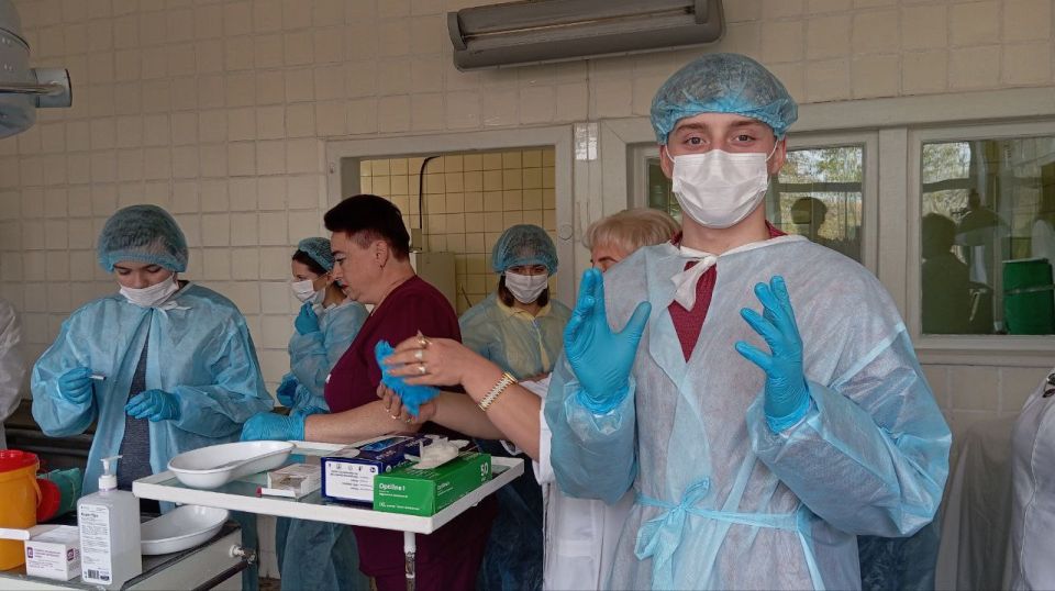 В рамках партийного проекта «Здоровое будущее» партийцы организовали для школьников профориентационную экскурсию и мастер-класс в ГБУЗ "Краснолучская центральная городская многопрофильная больница "Княгининская" ЛНР В рамках партийного проекта «Здоровое будущее» партийцы организовали для школьников профориентационную экскурсию и мастер-класс в ГБУЗ "Краснолучская центральная городская многопрофильная больница "Княгининская" ЛНР