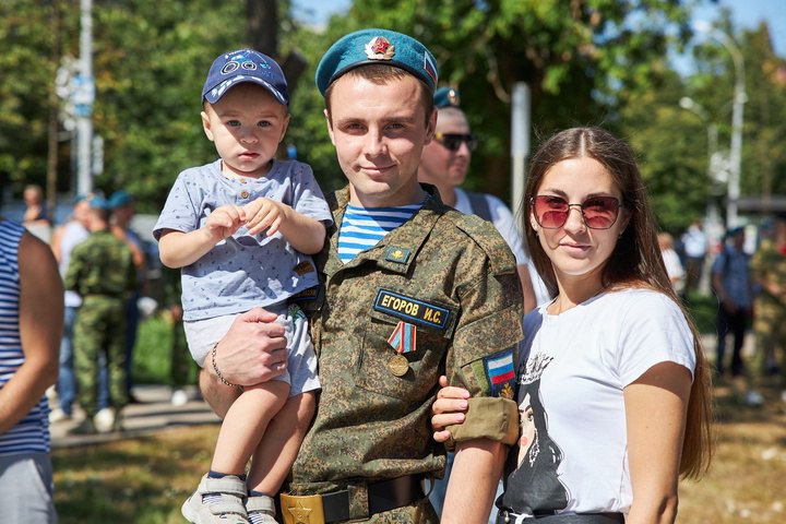 "Личный пример отца – лучший способ воспитать ребенка достойным человеком": Леонид Пасечник поздравил с Днем отца всех, кто носит это почетное звание