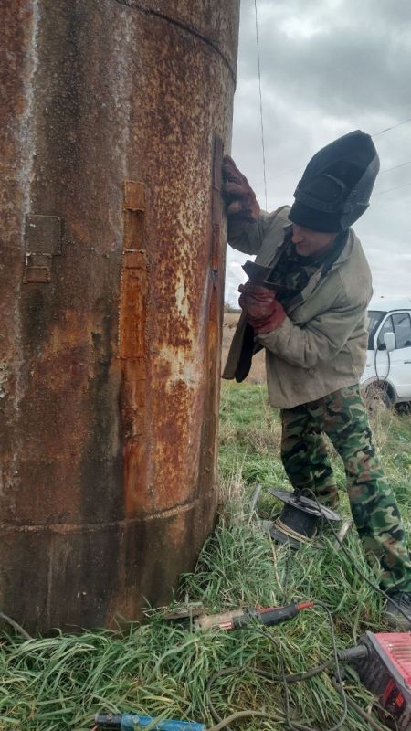 БУДНИ КОММУНАЛЬЩИКОВ. Несмотря на осеннюю и пасмурную погоду коммунальщики в течении прошедшей недели активно выполняли свои трудовые обязанности БУДНИ КОММУНАЛЬЩИКОВ. Несмотря на осеннюю и пасмурную погоду коммунальщики в течении прошедшей недели активно выполняли свои трудовые обязанности