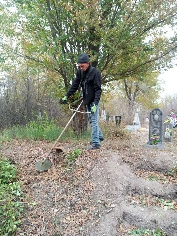 БУДНИ КОММУНАЛЬЩИКОВ. Несмотря на осеннюю и пасмурную погоду коммунальщики в течении прошедшей недели активно выполняли свои трудовые обязанности БУДНИ КОММУНАЛЬЩИКОВ. Несмотря на осеннюю и пасмурную погоду коммунальщики в течении прошедшей недели активно выполняли свои трудовые обязанности
