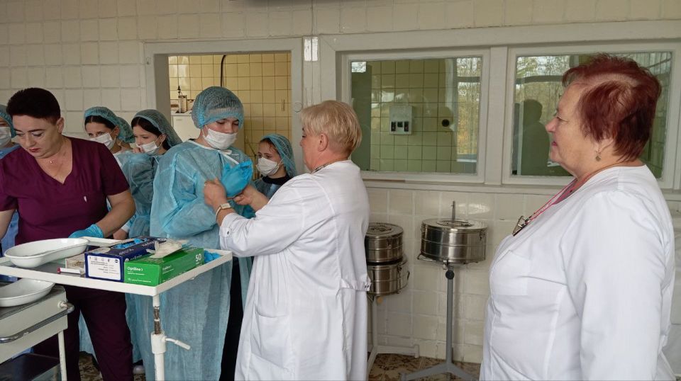 В рамках партийного проекта «Здоровое будущее» партийцы организовали для школьников профориентационную экскурсию и мастер-класс в ГБУЗ "Краснолучская центральная городская многопрофильная больница "Княгининская" ЛНР В рамках партийного проекта «Здоровое будущее» партийцы организовали для школьников профориентационную экскурсию и мастер-класс в ГБУЗ "Краснолучская центральная городская многопрофильная больница "Княгининская" ЛНР