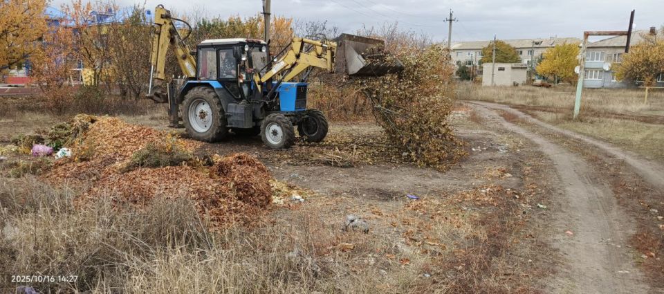 БУДНИ КОММУНАЛЬЩИКОВ. Несмотря на осеннюю и пасмурную погоду коммунальщики в течении прошедшей недели активно выполняли свои трудовые обязанности БУДНИ КОММУНАЛЬЩИКОВ. Несмотря на осеннюю и пасмурную погоду коммунальщики в течении прошедшей недели активно выполняли свои трудовые обязанности