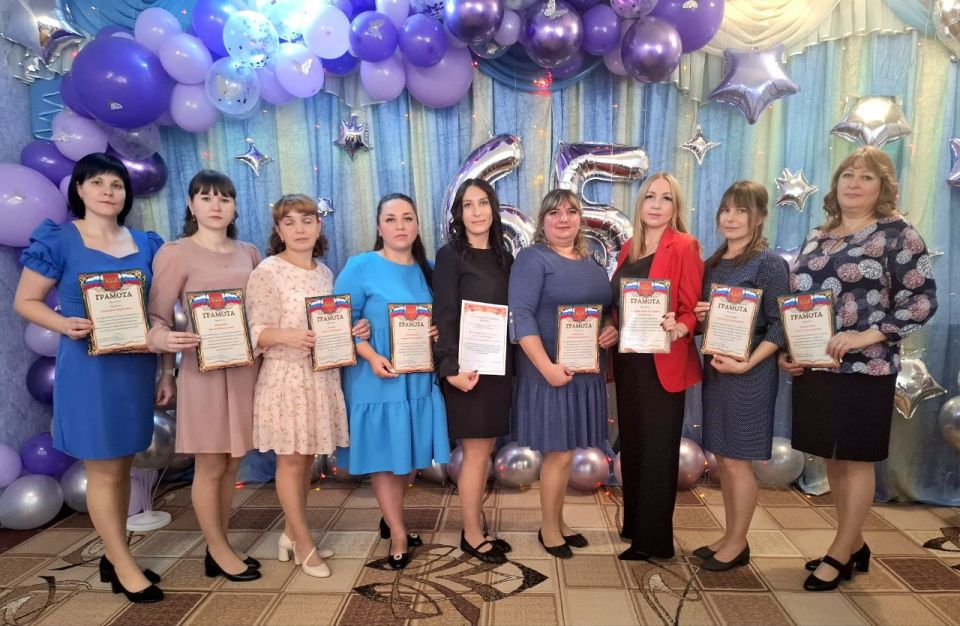 Петровскому детскому саду № 2 «Аист» исполнилось 65 лет Петровскому детскому саду № 2 «Аист» исполнилось 65 лет