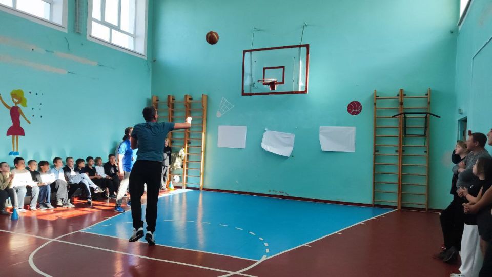В Новоайдарской средней школе прошел замечательный праздник, посвященный Дню отца! Ребята вместе со своими папами приняли участие в ярком и запоминающемся мероприятии «Веселые старты» В Новоайдарской средней школе прошел замечательный праздник, посвященный Дню отца! Ребята вместе со своими папами приняли участие в ярком и запоминающемся мероприятии «Веселые старты»