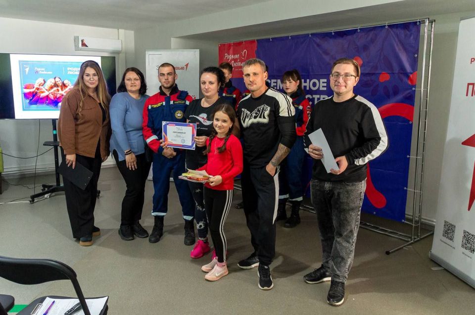 Добровольцы ССО "Молодогвардеец" ЛугРО ВСКС, студенты КФИиМ (филиал) ЛГУ им. В. Даля приняли участие в организации однодневного форума «Родные-любимые», который состоялся 18 октября в Центре молодежных инициатив "Гравитация"... Добровольцы ССО "Молодогвардеец" ЛугРО ВСКС, студенты КФИиМ (филиал) ЛГУ им. В. Даля приняли участие в организации однодневного форума «Родные-любимые», который состоялся 18 октября в Центре молодежных инициатив "Гравитация"...