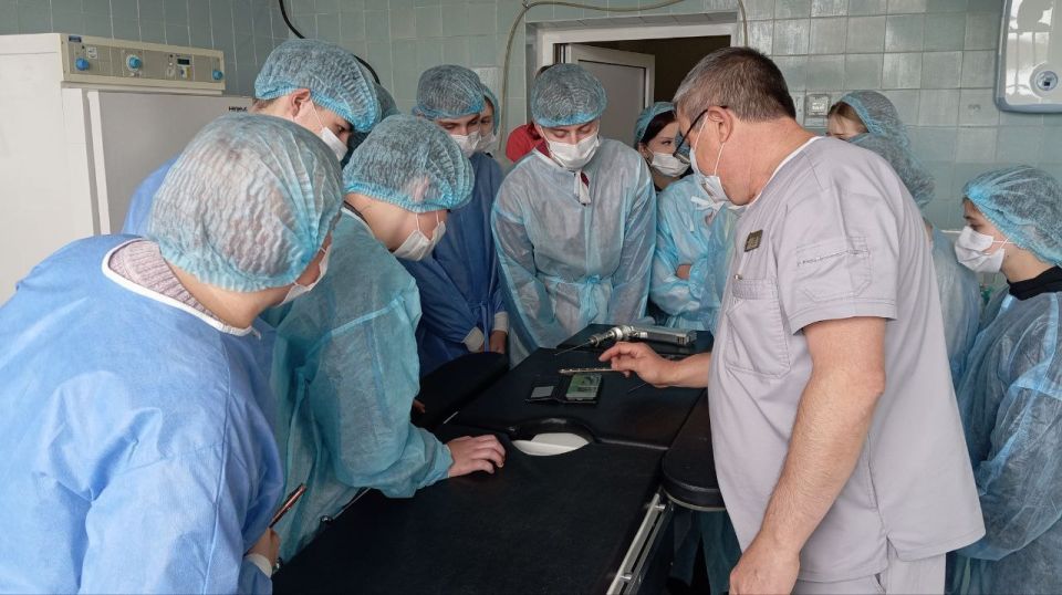 В рамках партийного проекта «Здоровое будущее» партийцы организовали для школьников профориентационную экскурсию и мастер-класс в ГБУЗ "Краснолучская центральная городская многопрофильная больница "Княгининская" ЛНР В рамках партийного проекта «Здоровое будущее» партийцы организовали для школьников профориентационную экскурсию и мастер-класс в ГБУЗ "Краснолучская центральная городская многопрофильная больница "Княгининская" ЛНР