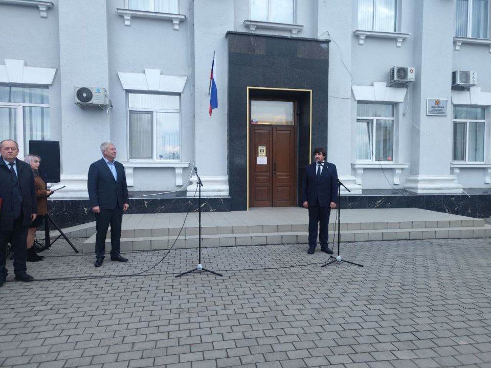 Тюменская делегация в Краснодоне Тюменская делегация в Краснодоне