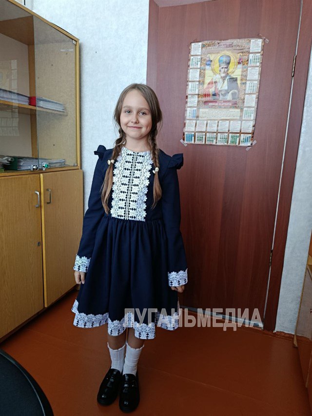 Ученица 3-го класса Кировской многопрофильной гимназии Арина Шкитина знает, что папа всегда стоит на страже порядка и справедливости Ученица 3-го класса Кировской многопрофильной гимназии Арина Шкитина знает, что папа всегда стоит на страже порядка и справедливости