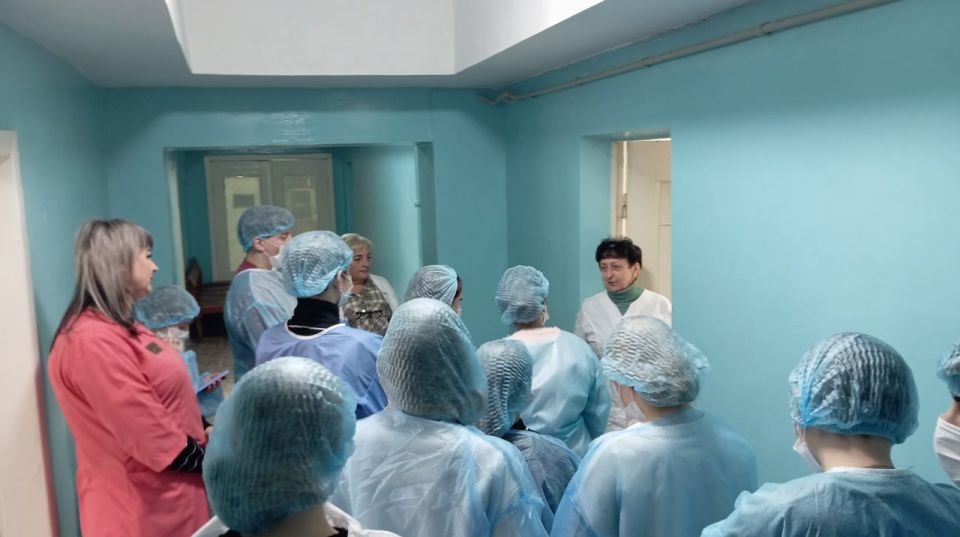 В рамках партийного проекта «Здоровое будущее» партийцы организовали для школьников профориентационную экскурсию и мастер-класс в ГБУЗ "Краснолучская центральная городская многопрофильная больница "Княгининская" ЛНР В рамках партийного проекта «Здоровое будущее» партийцы организовали для школьников профориентационную экскурсию и мастер-класс в ГБУЗ "Краснолучская центральная городская многопрофильная больница "Княгининская" ЛНР