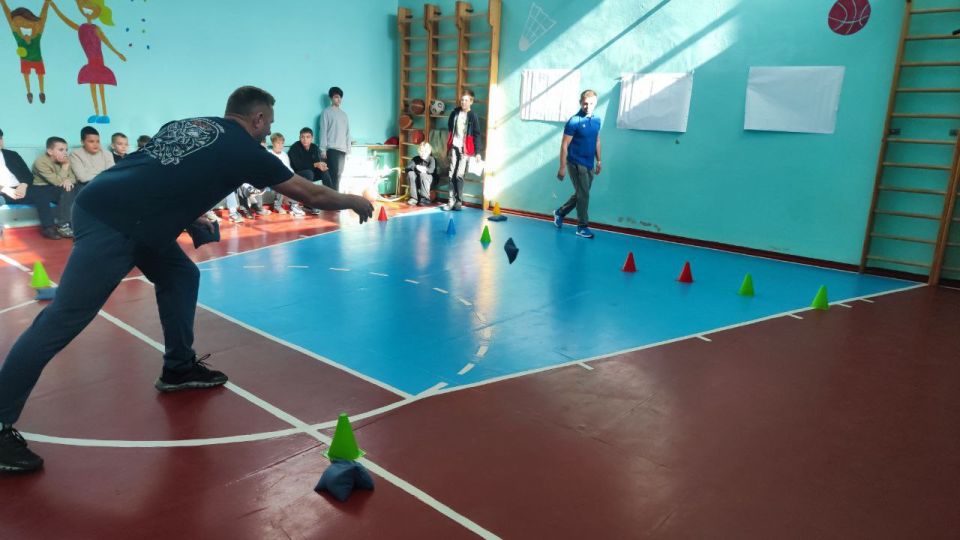 В Новоайдарской средней школе прошел замечательный праздник, посвященный Дню отца! Ребята вместе со своими папами приняли участие в ярком и запоминающемся мероприятии «Веселые старты» В Новоайдарской средней школе прошел замечательный праздник, посвященный Дню отца! Ребята вместе со своими папами приняли участие в ярком и запоминающемся мероприятии «Веселые старты»