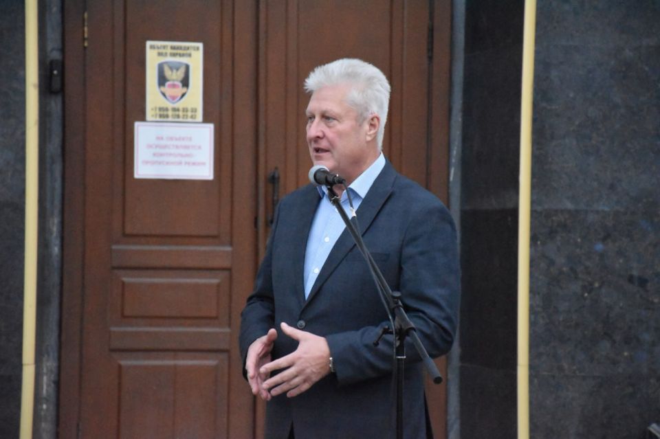 Сергей Козенко: Сегодня перед зданием Администрации Краснодонского муниципального округа состоялась торжественная церемония передачи современного микроавтобуса, подаренного нашими друзьями — городом Тюменью и Тюменской... Сергей Козенко: Сегодня перед зданием Администрации Краснодонского муниципального округа состоялась торжественная церемония передачи современного микроавтобуса, подаренного нашими друзьями — городом Тюменью и Тюменской...