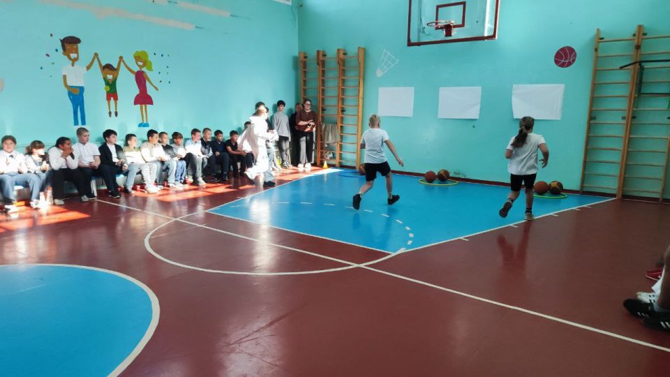 В Новоайдарской средней школе прошел замечательный праздник, посвященный Дню отца! Ребята вместе со своими папами приняли участие в ярком и запоминающемся мероприятии «Веселые старты» В Новоайдарской средней школе прошел замечательный праздник, посвященный Дню отца! Ребята вместе со своими папами приняли участие в ярком и запоминающемся мероприятии «Веселые старты»