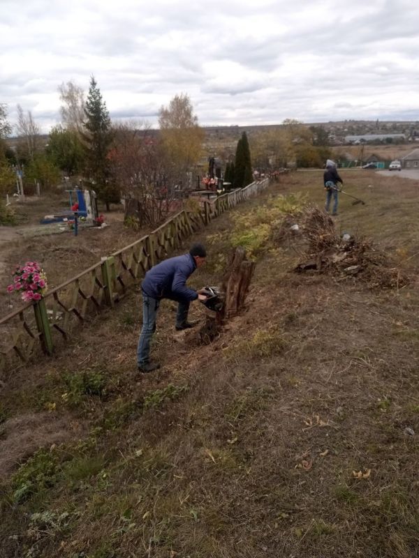 БУДНИ КОММУНАЛЬЩИКОВ. Несмотря на осеннюю и пасмурную погоду коммунальщики в течении прошедшей недели активно выполняли свои трудовые обязанности БУДНИ КОММУНАЛЬЩИКОВ. Несмотря на осеннюю и пасмурную погоду коммунальщики в течении прошедшей недели активно выполняли свои трудовые обязанности