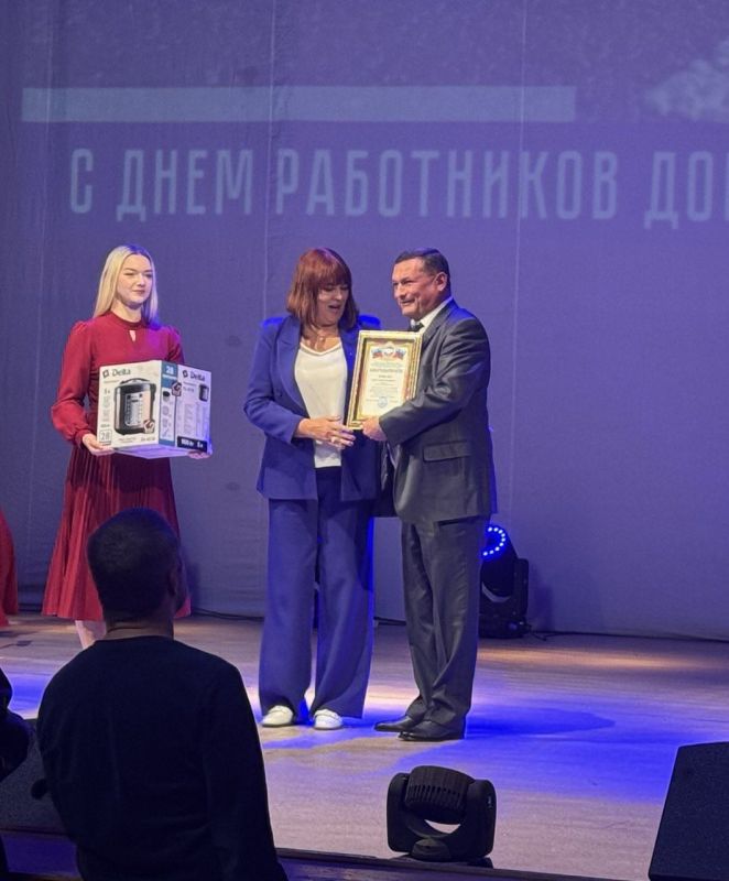 Председатель Луганской территориальной организации «Профессиональный союз работников города» поздравила дорожников с профессиональным праздником Председатель Луганской территориальной организации «Профессиональный союз работников города» поздравила дорожников с профессиональным праздником