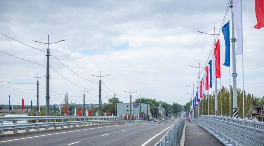 Работники дорожного хозяйства ЛНР с начала этого года отремонтировали более 850 км дорог и починили шесть мостов и путепроводов