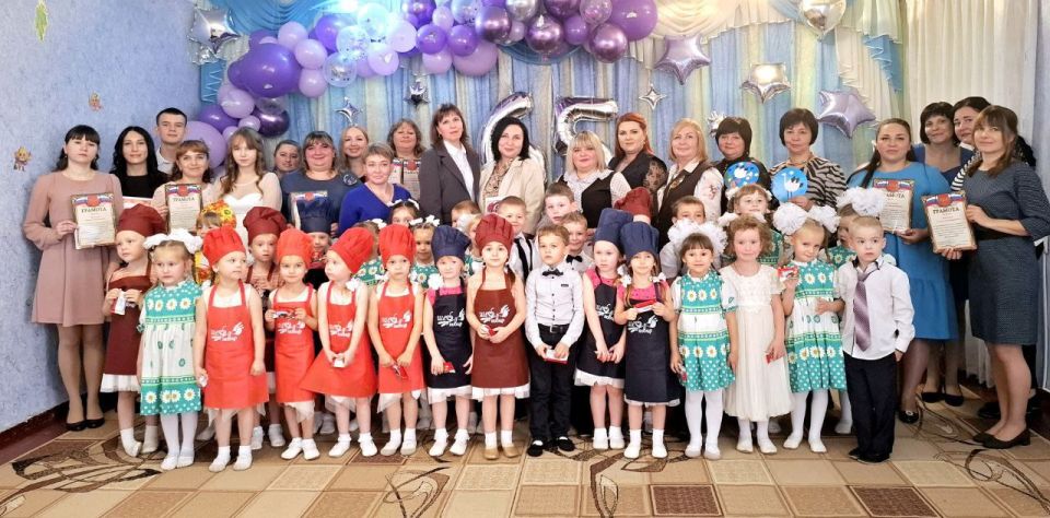 Петровскому детскому саду № 2 «Аист» исполнилось 65 лет Петровскому детскому саду № 2 «Аист» исполнилось 65 лет