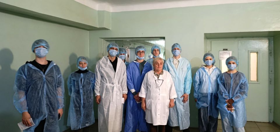 В рамках партийного проекта «Здоровое будущее» партийцы организовали для школьников профориентационную экскурсию и мастер-класс в ГБУЗ "Краснолучская центральная городская многопрофильная больница "Княгининская" ЛНР В рамках партийного проекта «Здоровое будущее» партийцы организовали для школьников профориентационную экскурсию и мастер-класс в ГБУЗ "Краснолучская центральная городская многопрофильная больница "Княгининская" ЛНР