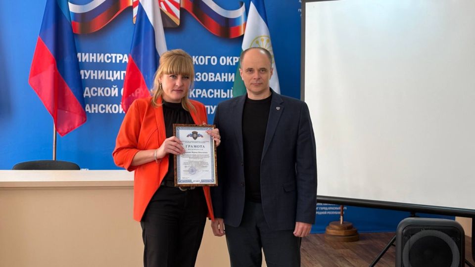 В преддверии Дня работника дорожного хозяйства Секретарь Краснолучского местного отделения Единой России Сергей Соловьев поздравил коллективы МУП «ДЭРСУ» и МУП «Благоустройство» В преддверии Дня работника дорожного хозяйства Секретарь Краснолучского местного отделения Единой России Сергей Соловьев поздравил коллективы МУП «ДЭРСУ» и МУП «Благоустройство»