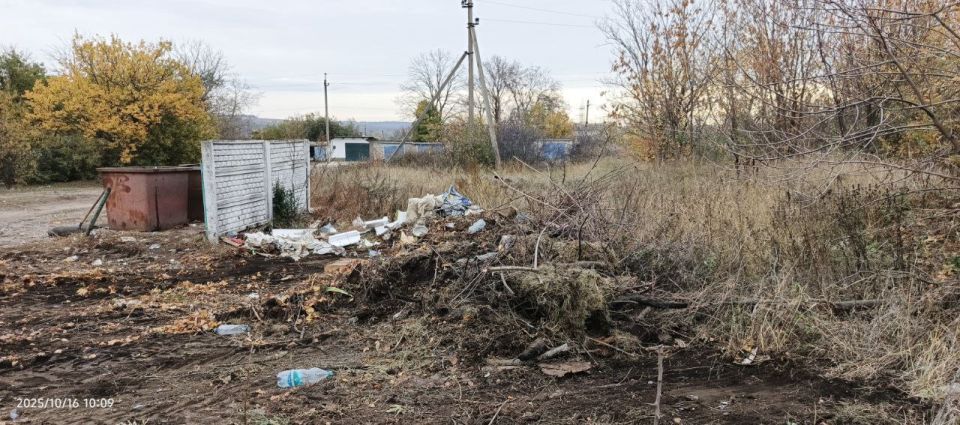 БУДНИ КОММУНАЛЬЩИКОВ. Несмотря на осеннюю и пасмурную погоду коммунальщики в течении прошедшей недели активно выполняли свои трудовые обязанности БУДНИ КОММУНАЛЬЩИКОВ. Несмотря на осеннюю и пасмурную погоду коммунальщики в течении прошедшей недели активно выполняли свои трудовые обязанности