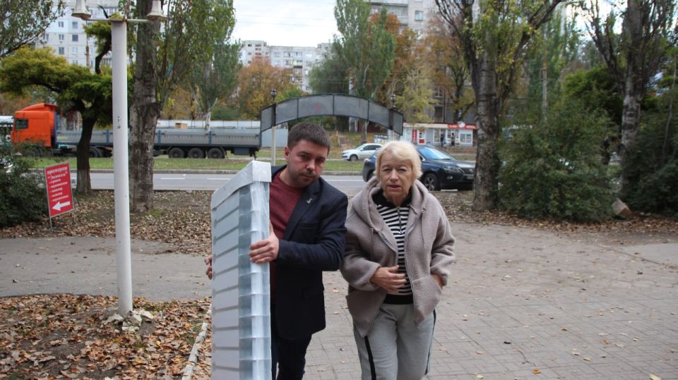 «Единая Россия» помогла пенсионерке из Луганска установить радиатор отопления «Единая Россия» помогла пенсионерке из Луганска установить радиатор отопления