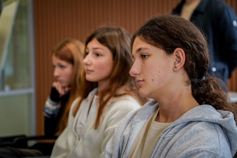 О важном – об отцах!. В Молодежном центре «Квартира» прошли «Диалоги с Героями» – проект, в рамках которого ветераны и действующие участники СВО общаются с молодежью в живом, открытом диалоге О важном – об отцах!. В Молодежном центре «Квартира» прошли «Диалоги с Героями» – проект, в рамках которого ветераны и действующие участники СВО общаются с молодежью в живом, открытом диалоге
