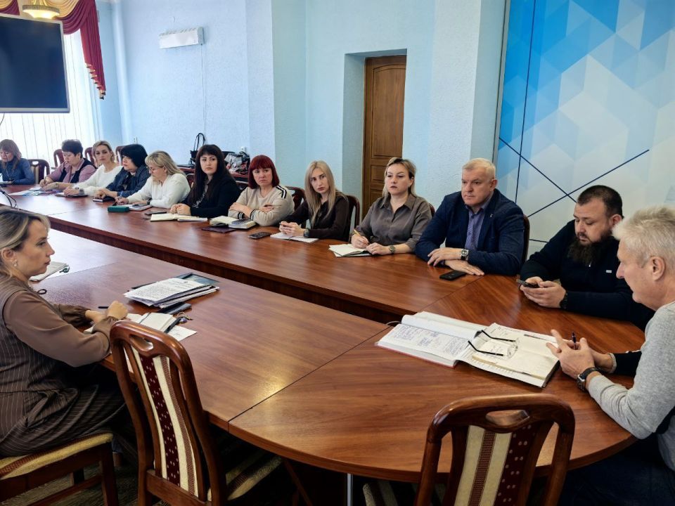 Сергей Козенко: Сегодня провел расширенное аппаратное совещание с руководителями отделов, управлений и служб Администрации Краснодонского муниципального округа Сергей Козенко: Сегодня провел расширенное аппаратное совещание с руководителями отделов, управлений и служб Администрации Краснодонского муниципального округа