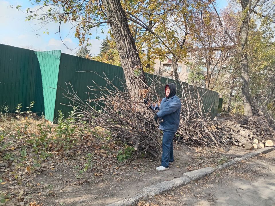 Коммунальные службы проводят работы на территории города Коммунальные службы проводят работы на территории города