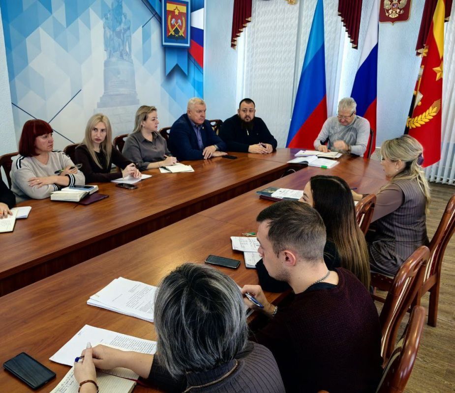 Сергей Козенко: Сегодня провел расширенное аппаратное совещание с руководителями отделов, управлений и служб Администрации Краснодонского муниципального округа Сергей Козенко: Сегодня провел расширенное аппаратное совещание с руководителями отделов, управлений и служб Администрации Краснодонского муниципального округа
