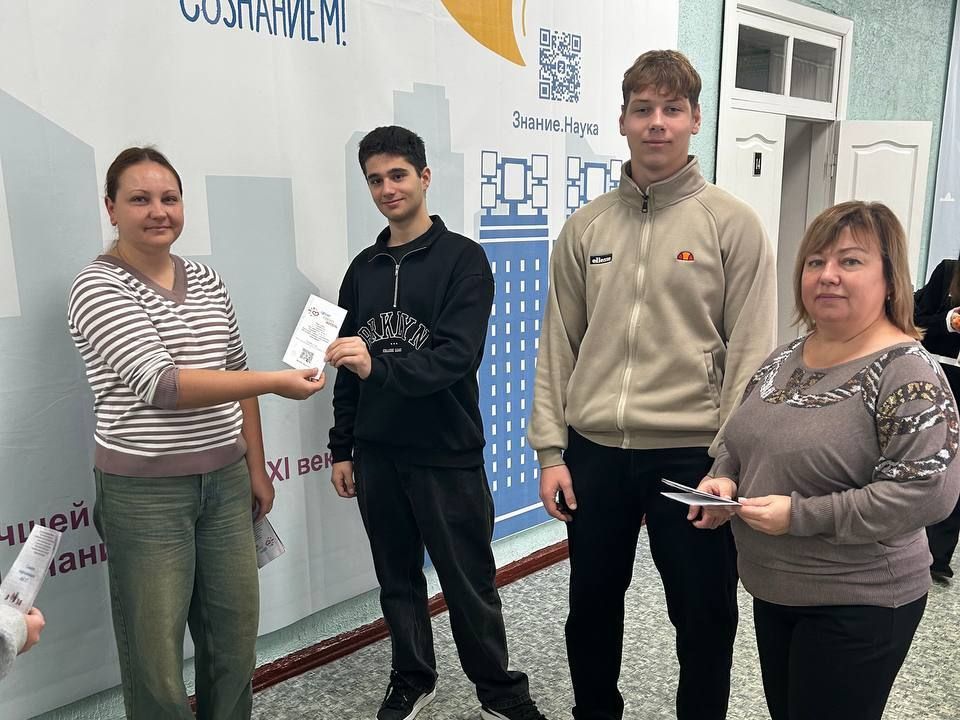 Члены УИК и Молодёжной избирательной комиссии Старобельского района провели антинаркотическую акцию Члены УИК и Молодёжной избирательной комиссии Старобельского района провели антинаркотическую акцию