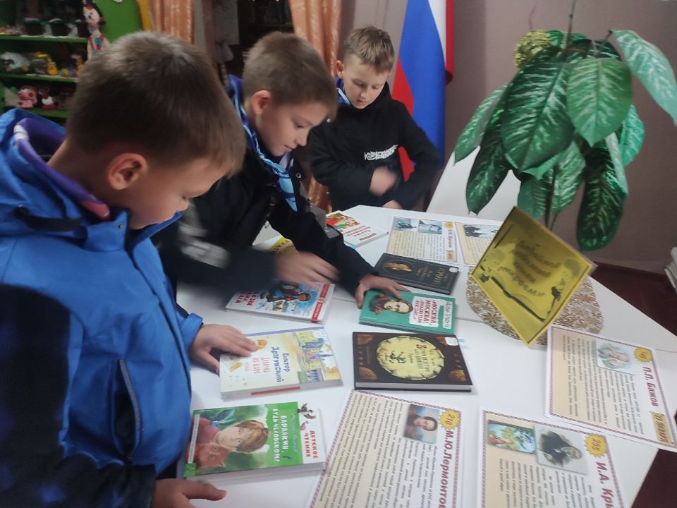 В библиотеке поселка Белое прошел устный журнал к Всероссийскому дню чтения «Давайте знакомые книжки откроем» В библиотеке поселка Белое прошел устный журнал к Всероссийскому дню чтения «Давайте знакомые книжки откроем»