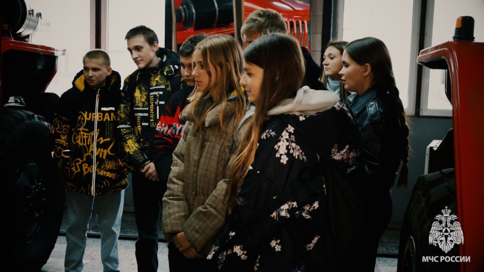 Не просто экскурсия: воспитанники «Зари» провели день с настоящими героями! Не просто экскурсия: воспитанники «Зари» провели день с настоящими героями!