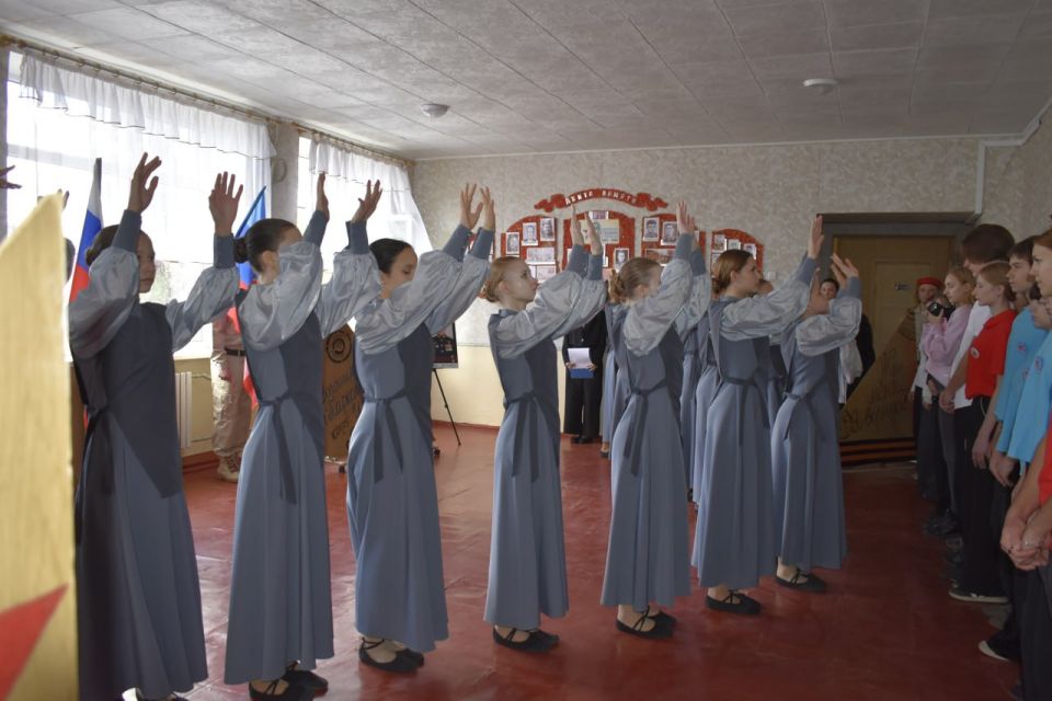 В Перевальской гимназии состоялось торжественное открытие выставки «Герои и подвиги: Мои земляки – Герои России» В Перевальской гимназии состоялось торжественное открытие выставки «Герои и подвиги: Мои земляки – Герои России»