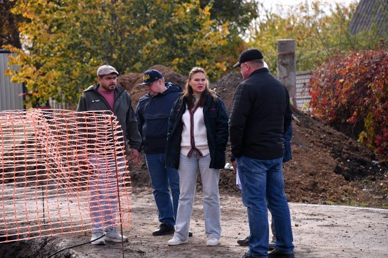В Свердловске продолжаются работы специалистов из Красноярского края по восстановлению водовода В Свердловске продолжаются работы специалистов из Красноярского края по восстановлению водовода