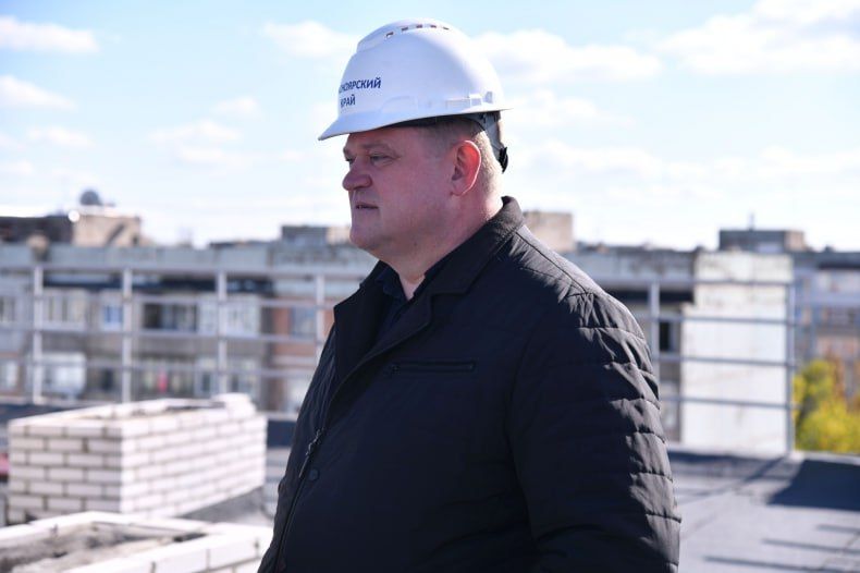 Замминистра строительства и ЖКХ Красноярского края побывал на МКД Свердловска Замминистра строительства и ЖКХ Красноярского края побывал на МКД Свердловска
