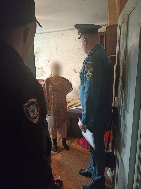Сотрудники МЧС и полиции провели совместный противопожарный рейд в многоквартирных домах Сотрудники МЧС и полиции провели совместный противопожарный рейд в многоквартирных домах