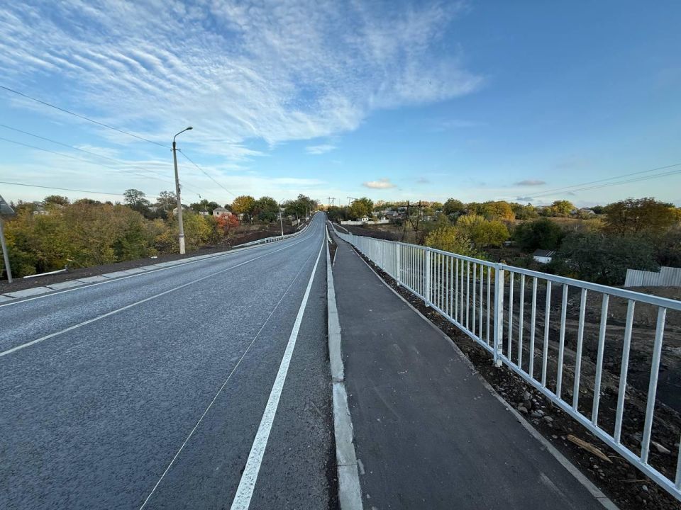 Практически полностью завершен капитальный ремонт трассы Свердловск – Ровеньки Практически полностью завершен капитальный ремонт трассы Свердловск – Ровеньки